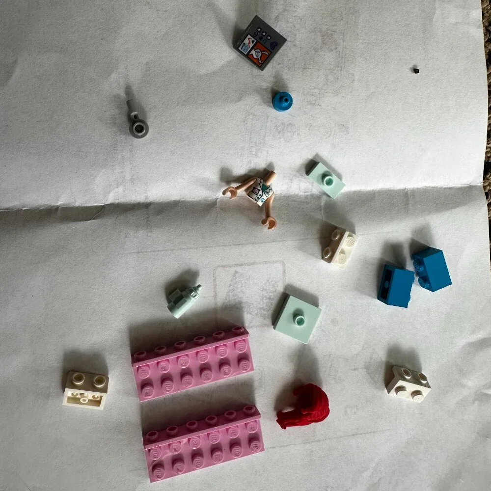Lego Friends‎ Mia's Play Cube Incomplete 41403 Vet
